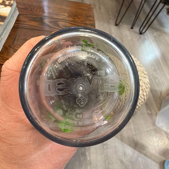 Tervis 16 oz Floral Tumbler Insulated Cup with Black Lid Hydrangea Design - Picture 4 of 5